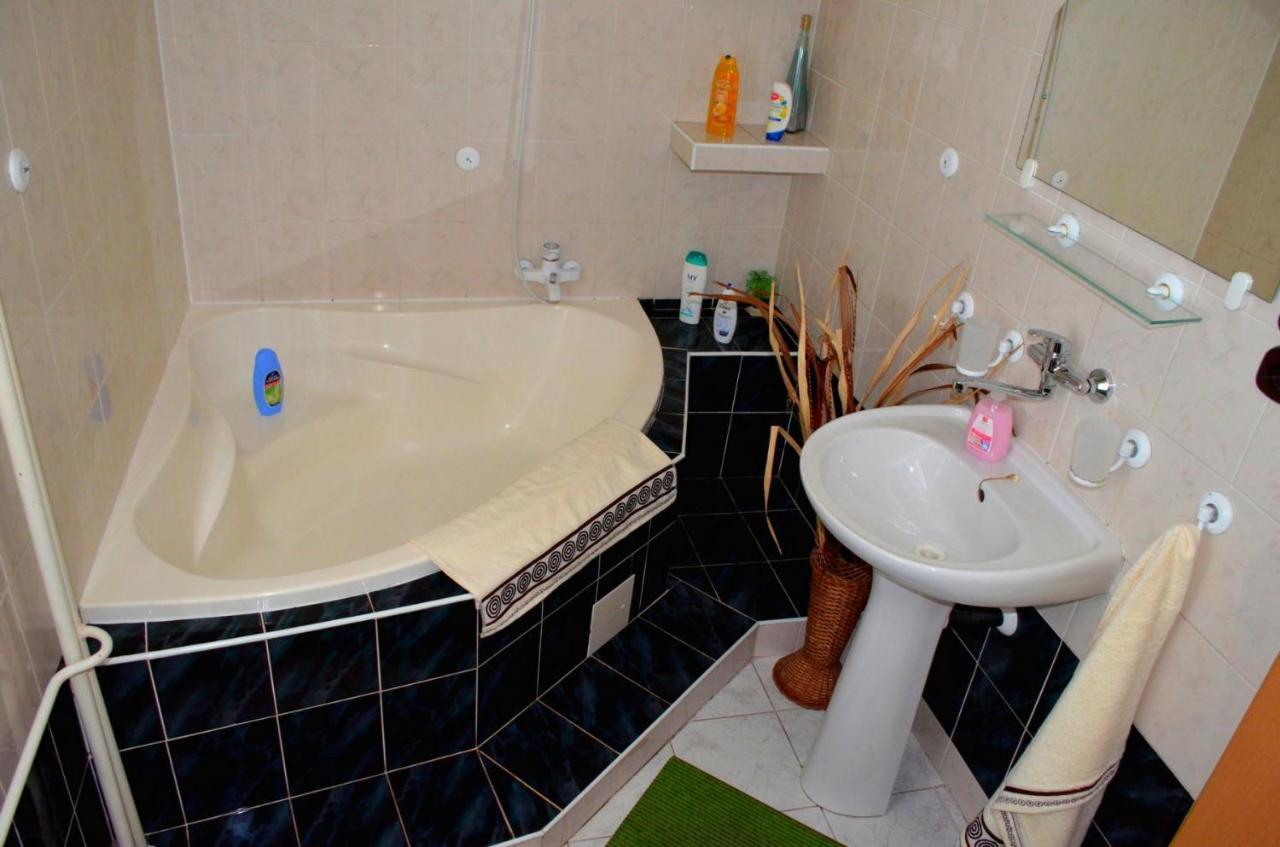 Apartmany Riviera A Chalupa Riviera Liptov, Bešeňová Eksteriør billede
