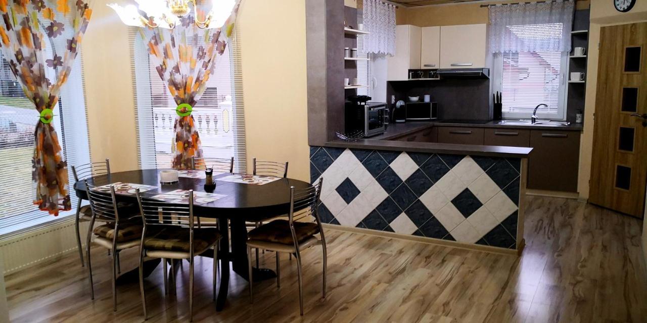 Apartmany Riviera A Chalupa Riviera Liptov, Bešeňová Eksteriør billede