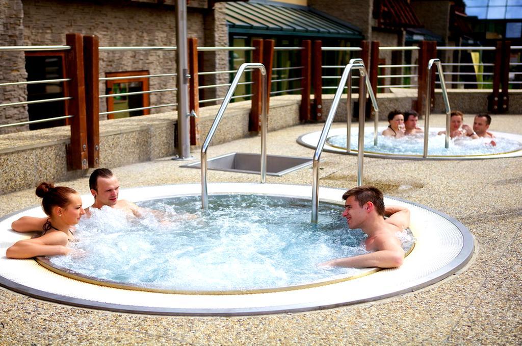 Apartmany Riviera A Chalupa Riviera Liptov, Bešeňová Eksteriør billede
