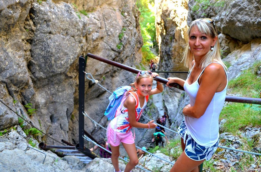 Apartmany Riviera A Chalupa Riviera Liptov, Bešeňová Eksteriør billede